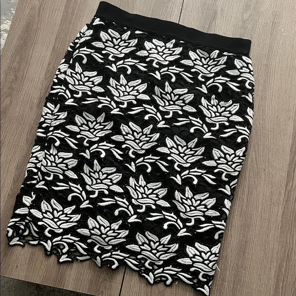 Ann Taylor Black and White Floral Pencil Skirt